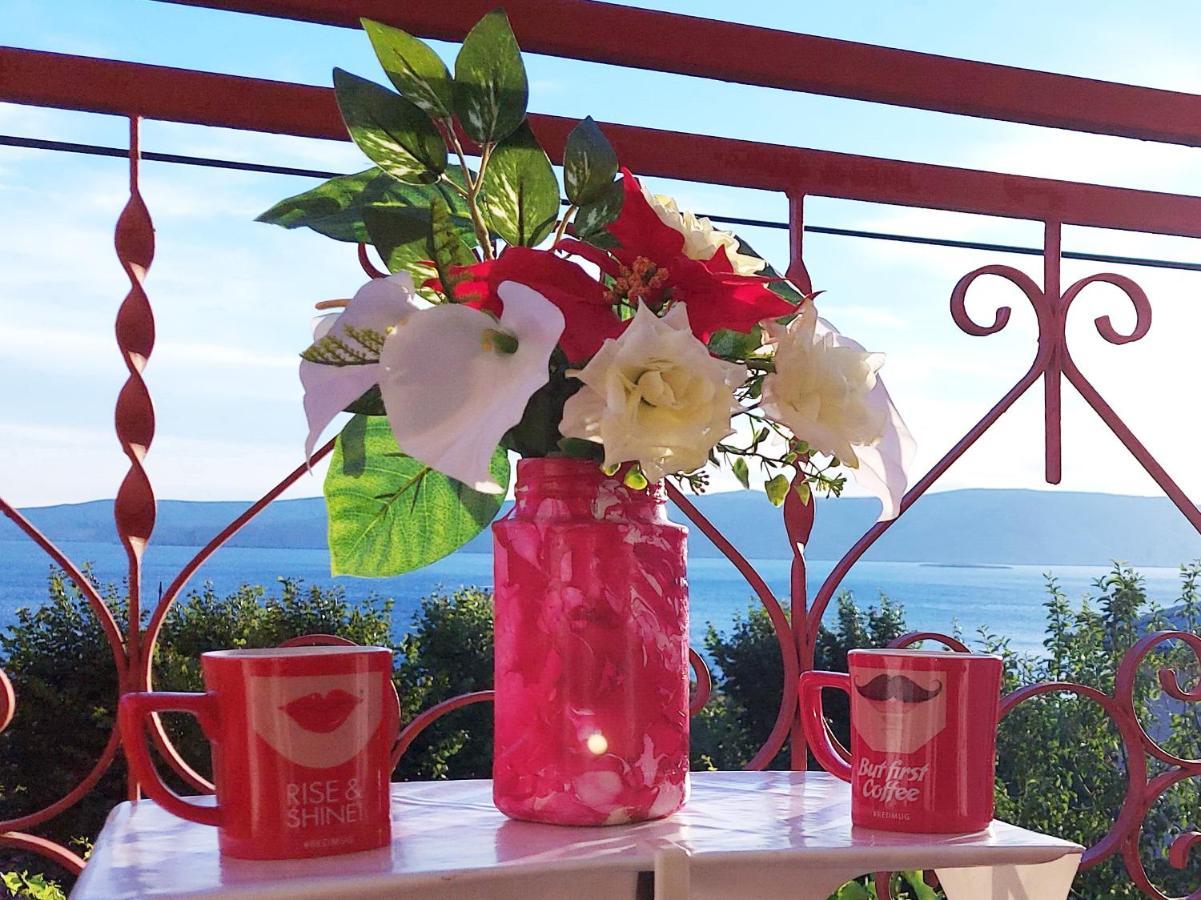 Holiday House With Seaview Сен Екстериор снимка